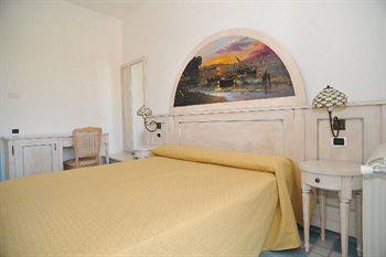 Isolabella Hotel เวนโตเตเน ภายนอก รูปภาพ