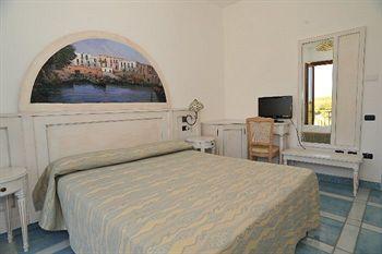Isolabella Hotel เวนโตเตเน ภายนอก รูปภาพ